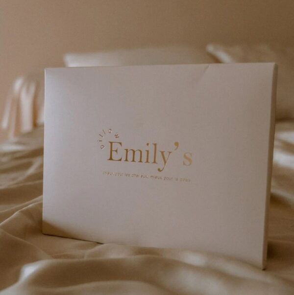 Emily's Pillow siidist padjapüür 51 x 76 I valge - Image 3